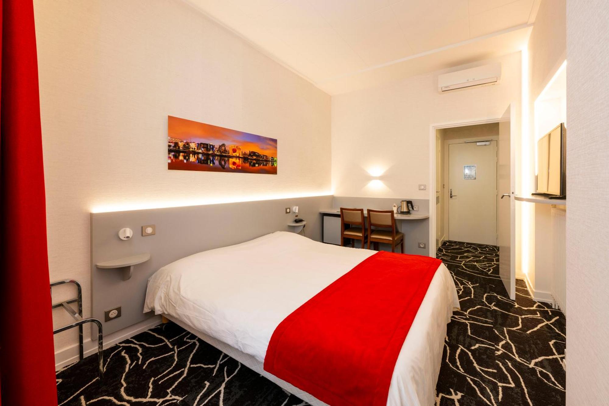 โฮเทล ลา เรซิด็องซ์ Hotel ลียง ภายนอก รูปภาพ